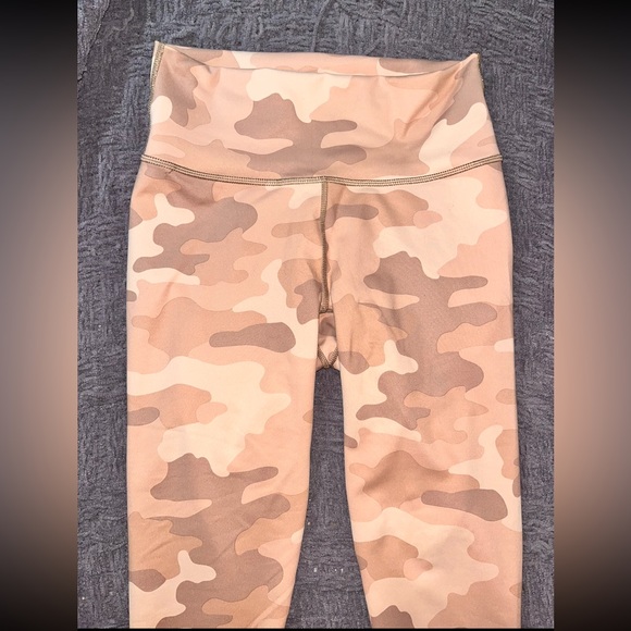 Fabletics camo leggings - Picture 6 of 8